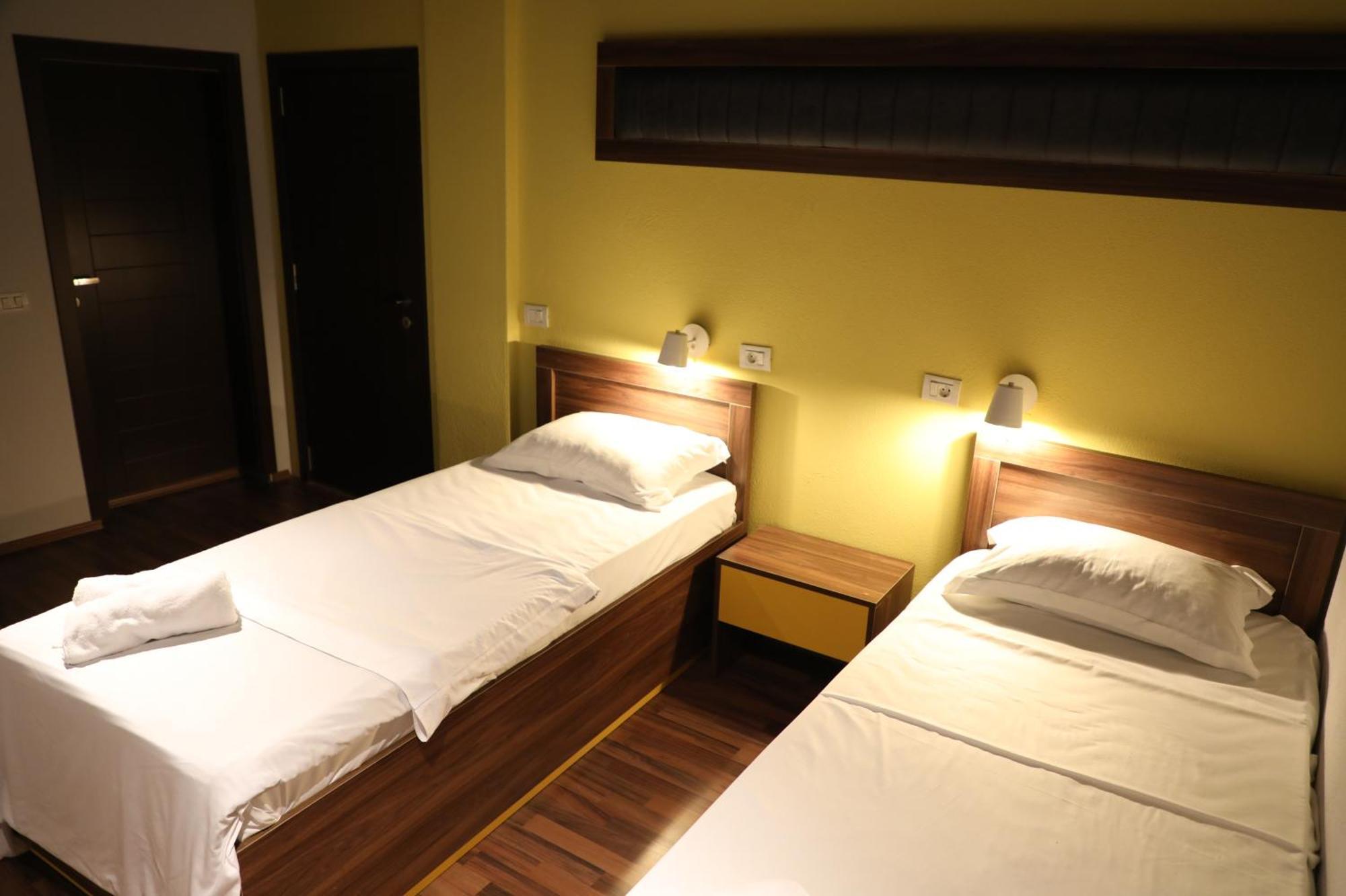 Hotel Hiserra พริเซรน ภายนอก รูปภาพ