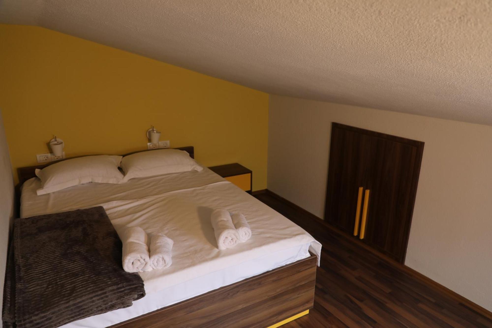 Hotel Hiserra พริเซรน ภายนอก รูปภาพ