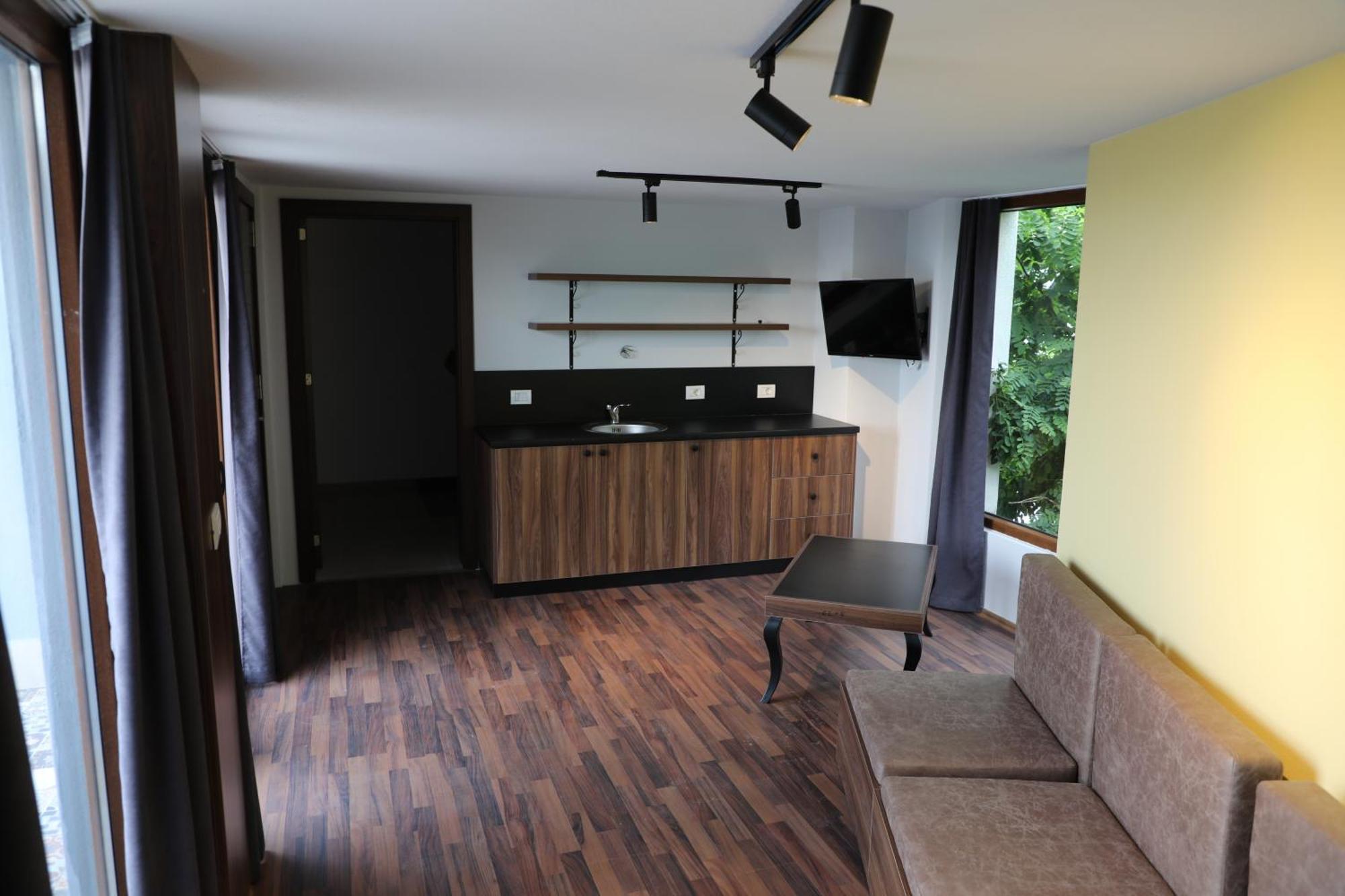Hotel Hiserra พริเซรน ภายนอก รูปภาพ