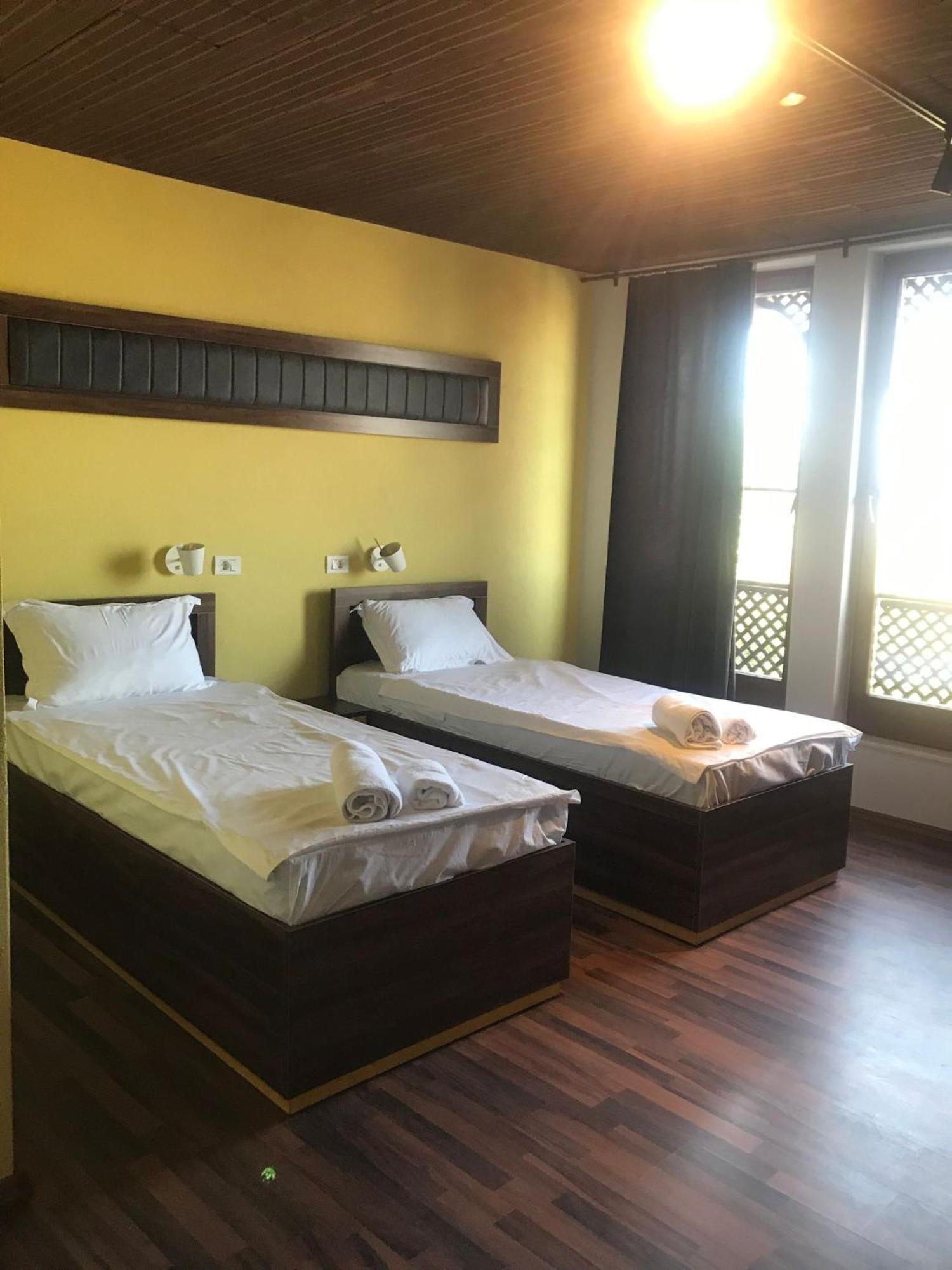 Hotel Hiserra พริเซรน ภายนอก รูปภาพ