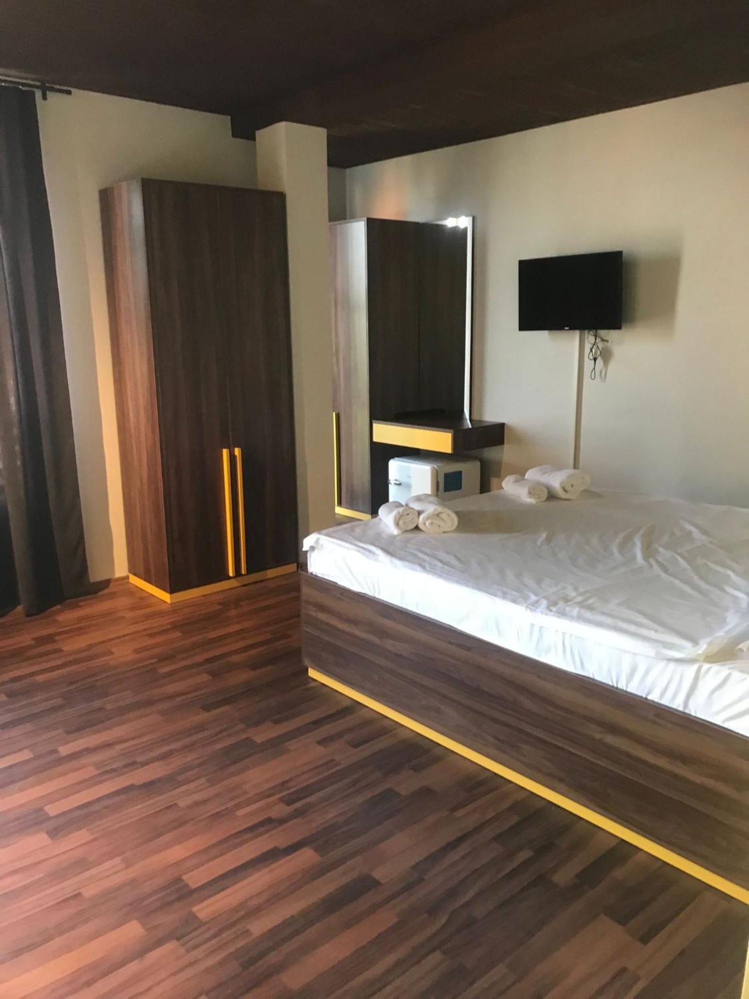 Hotel Hiserra พริเซรน ภายนอก รูปภาพ